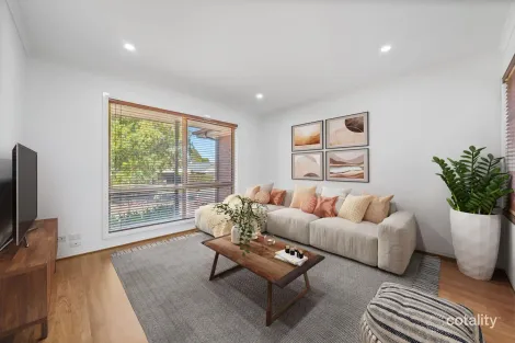 Property photo of 14 Deakin Court Berwick VIC 3806