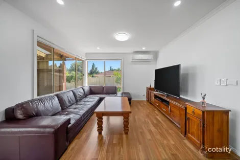 Property photo of 14 Deakin Court Berwick VIC 3806