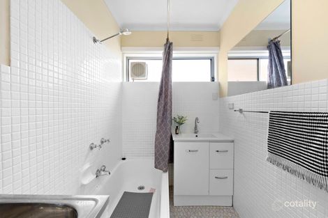 Property photo of 2/50 Bayview Road Seddon VIC 3011