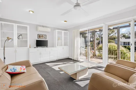 Property photo of 11 Jennings Street Curtin ACT 2605