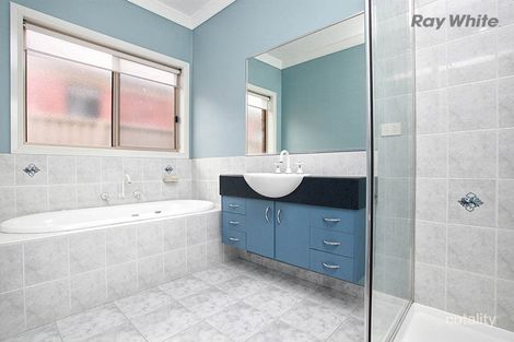 Property photo of 10 Edgbaston Parade Caroline Springs VIC 3023