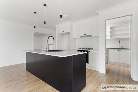 Property photo of 15 Newlands Crescent Kelso NSW 2795