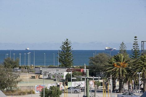 Property photo of 60 Thompson Road North Fremantle WA 6159