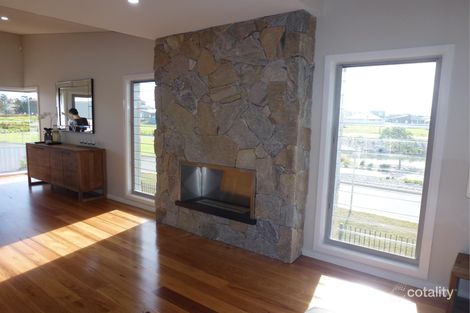 Property photo of 2 Windjammer Crescent Shell Cove NSW 2529