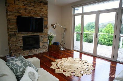 Property photo of 4 Blue Wren Close Bright VIC 3741