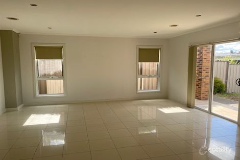 Property photo of 8 Scullin Road Burnside Heights VIC 3023