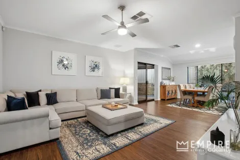 8 Katsura Gdns, Lake Coogee, WA 6166