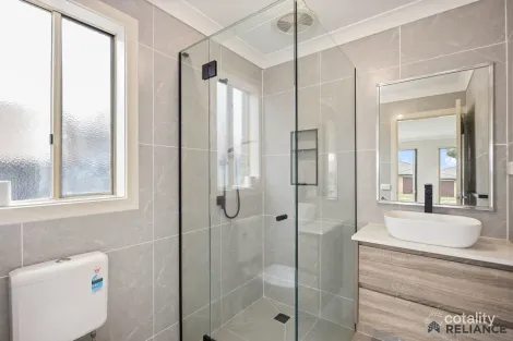Property photo of 35 Danfield Drive Tarneit VIC 3029