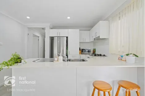 Property photo of 2/34 Kariboo Lane Mount Hutton NSW 2290