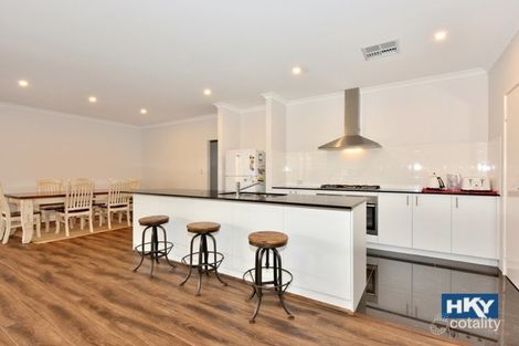 Property photo of 35 Badminton Cross The Vines WA 6069