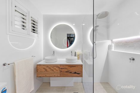 Property photo of 3 Sara Avenue Broadbeach Waters QLD 4218