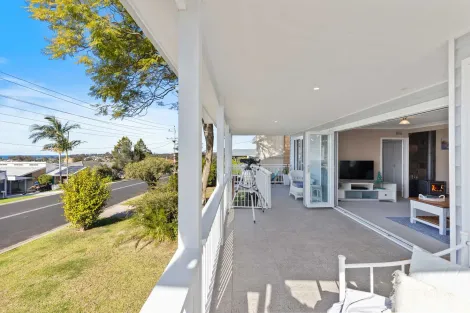 Property photo of 6 Calga Crescent Catalina NSW 2536