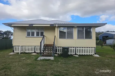 33 Warton St, Gayndah, QLD 4625