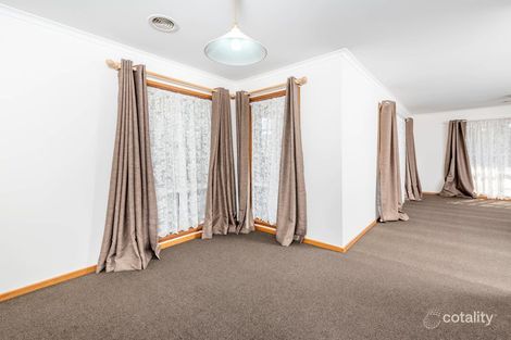 Property photo of 2 Stromlo Place Jerrabomberra NSW 2619
