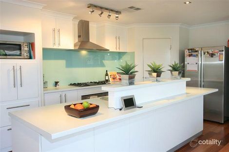 Property photo of 15 Saligna Bend Wattle Grove WA 6107