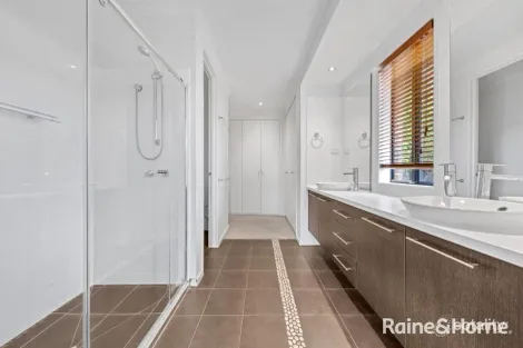 Property photo of 11 Moonlight Place Tarneit VIC 3029