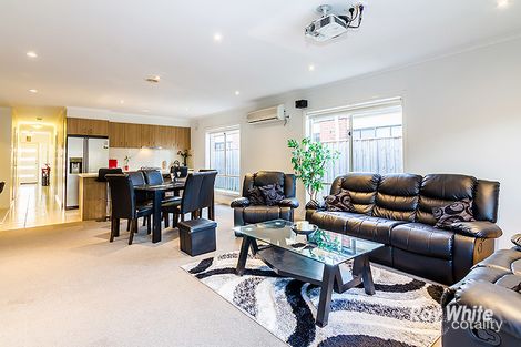 Property photo of 32 Silverwattle Drive Lyndhurst VIC 3975
