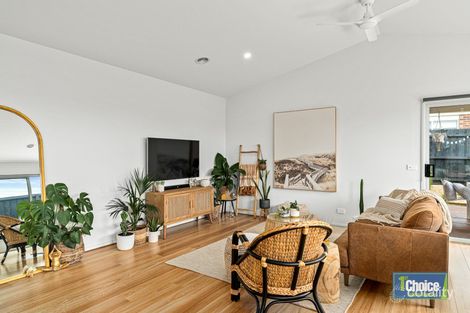 Property photo of 8 Jupana Way San Remo VIC 3925