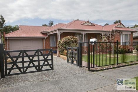 118 Lawless Dr, Cranbourne North, VIC 3977