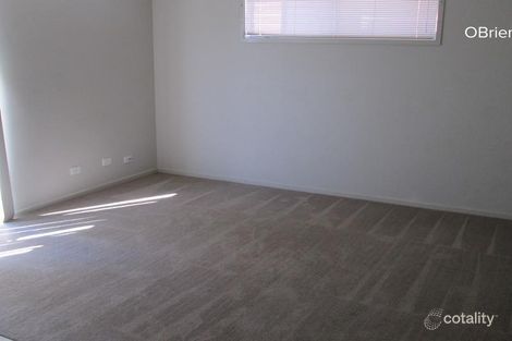 Property photo of 3 Dianella Close Pakenham VIC 3810