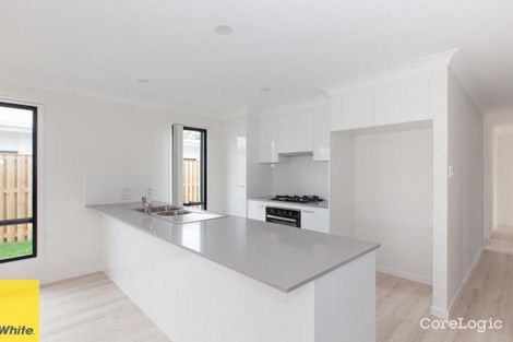 Property photo of 35 Hill Drive Pimpama QLD 4209