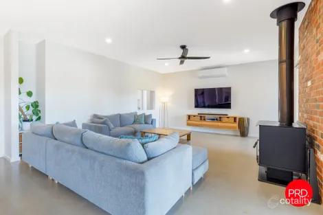 Property photo of 37 Stanley Crescent Kangaroo Flat VIC 3555