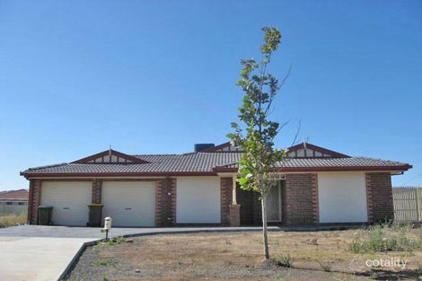 Property photo of 66 Robertsons Road Taylors Lakes VIC 3038