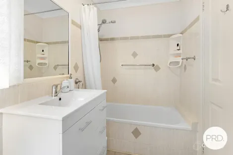 Property photo of 21 Kurrawa Crescent Koonawarra NSW 2530