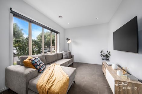 Property photo of 23 Landcox Way Caroline Springs VIC 3023