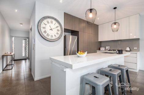 Property photo of 23 Landcox Way Caroline Springs VIC 3023