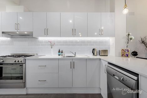 Property photo of 28 Furneaux Grove Bulleen VIC 3105