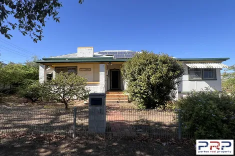 11 Medlyn St, Parkes, NSW 2870