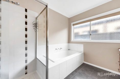 Property photo of 5 Paxton Link Pakenham VIC 3810