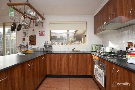 Property photo of 10 Thistlewood Place Cranbourne East VIC 3977