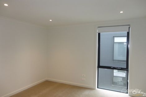 8/163 Carinish Rd, Clayton, VIC 3168