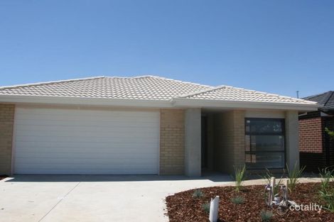 Property photo of 85 Caversham Drive Pakenham VIC 3810