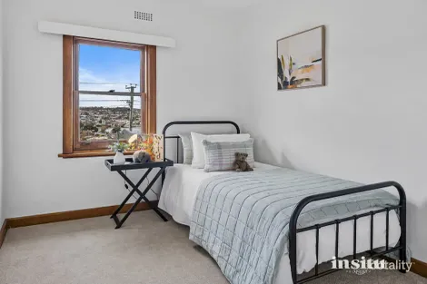 Property photo of 22 Oliver Avenue Lindisfarne TAS 7015