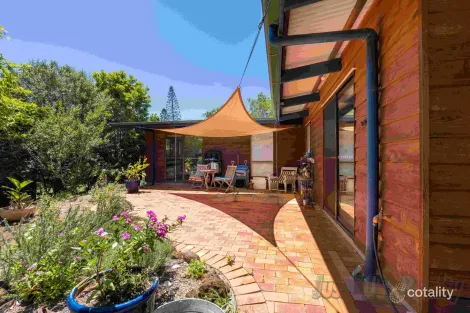 Property photo of 37 Amaroo Crescent Innes Park QLD 4670