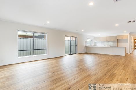 Property photo of 28 Revelstoke Crescent Pakenham VIC 3810