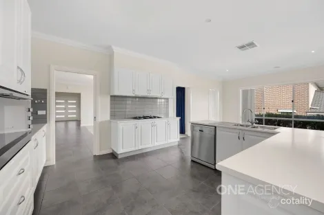 Property photo of 61 Saxonwood Drive Sunbury VIC 3429