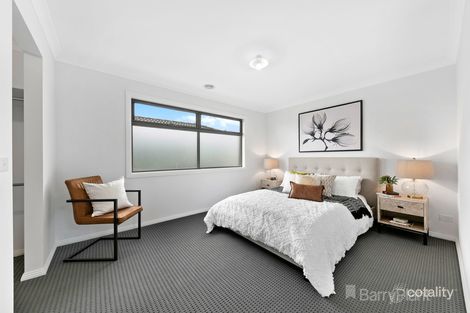 Property photo of 5 Moroak Crescent Clyde North VIC 3978