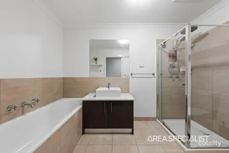 Property photo of 66 Annecy Lane Pakenham VIC 3810