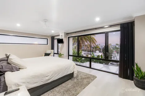 Property photo of 54 Harbour Rise Hope Island QLD 4212