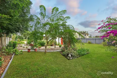 Property photo of 5 Lagoon Crescent Saunders Beach QLD 4818