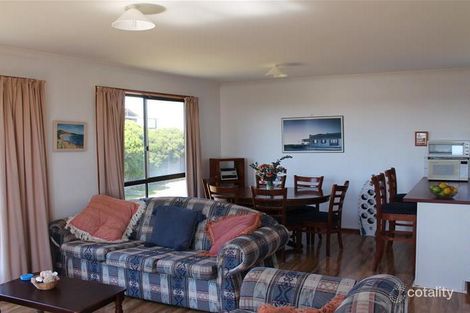 Property photo of 17 Surf Crescent Surf Beach VIC 3922