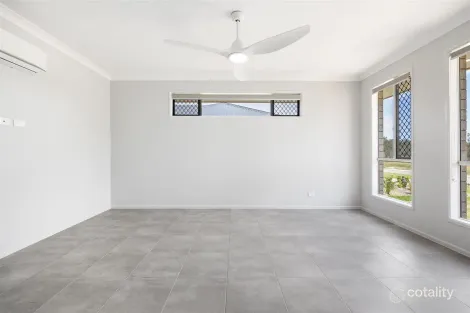 Property photo of 17 Waterside Way Eli Waters QLD 4655