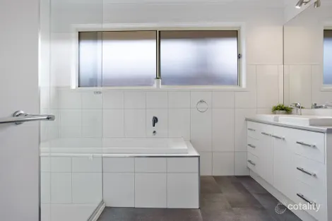 Property photo of 17 Macland Drive Warrnambool VIC 3280