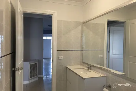 Property photo of 8 Oak Court Braybrook VIC 3019