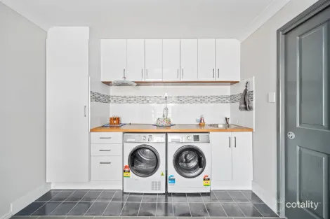 Property photo of 2/2 Morgan Place Emerald QLD 4720