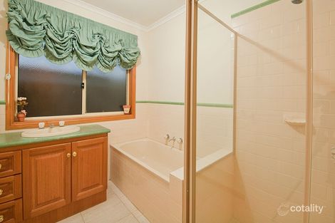 Property photo of 2 Ison Court Altona Meadows VIC 3028